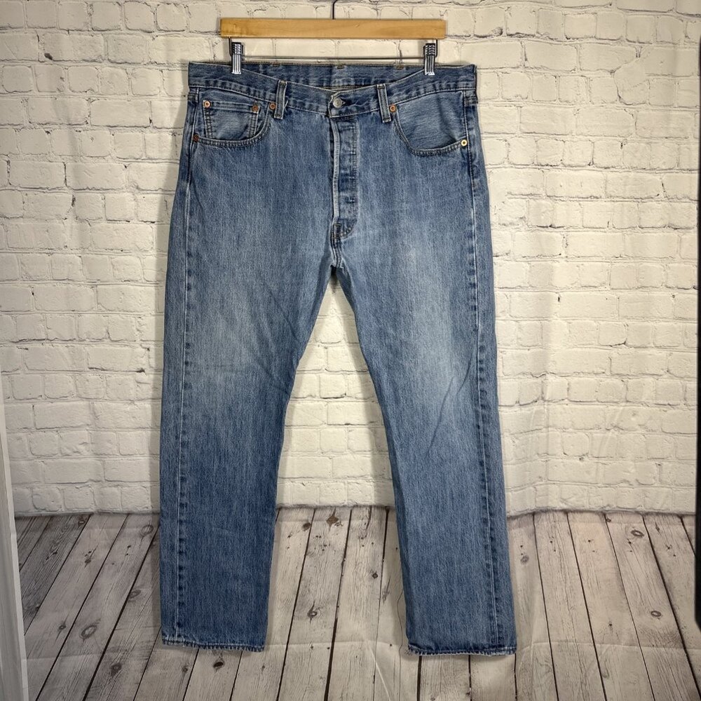 Levi’s 501 Jeans Mens 38x32 Button Fly Original Fit Medium Wash Denim
